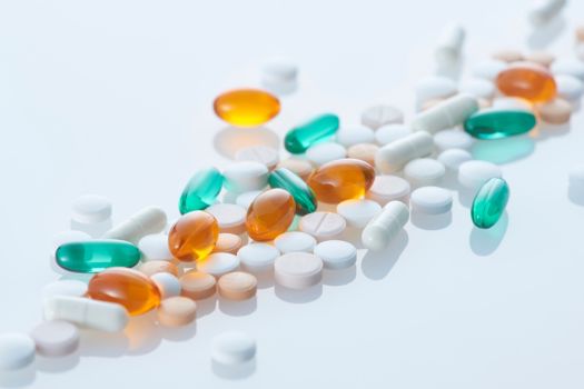 다양한 영양제 종류 40대 50대 60대 필수